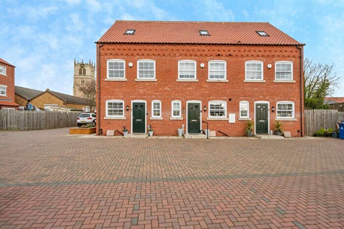 3 Bedroom Town House For Sale In Church Street, Thorne, Doncaster, DN8