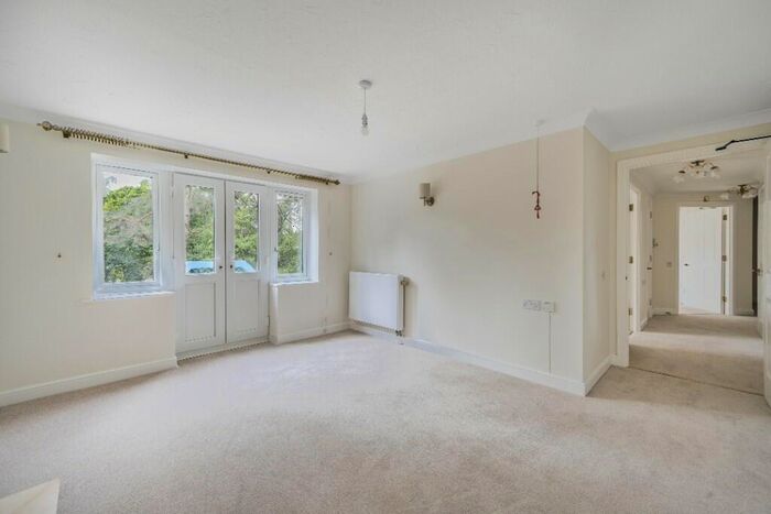 2 Bedroom Retirement Property For Sale In Melton Court, Poole, BH13