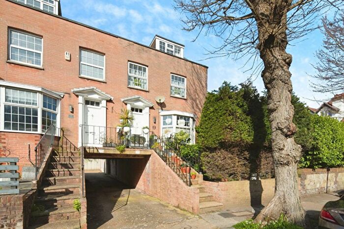 3 Bedroom End Terrace House For Sale In York Avenue, Hove, East Sussex, BN3