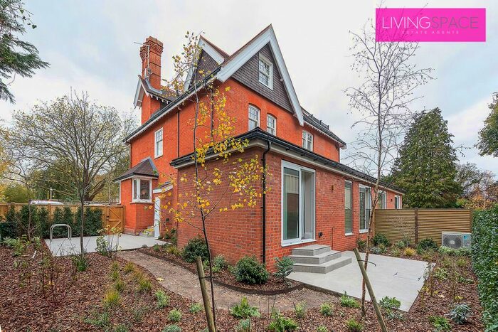 2 Bedroom Flat To Rent In Drury Road, Hadley Wood, EN5