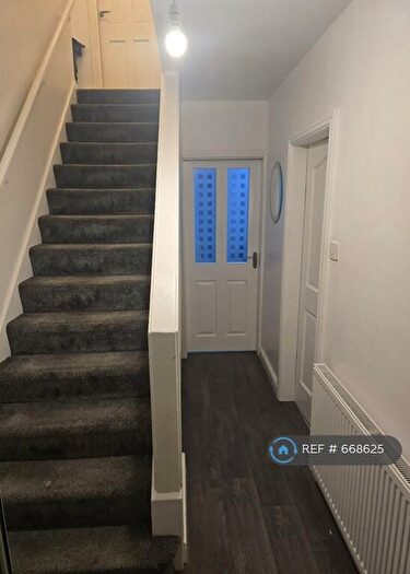 4 Bedroom Semi-Detached House To Rent In Gads Green Crescent, Dudley, DY2