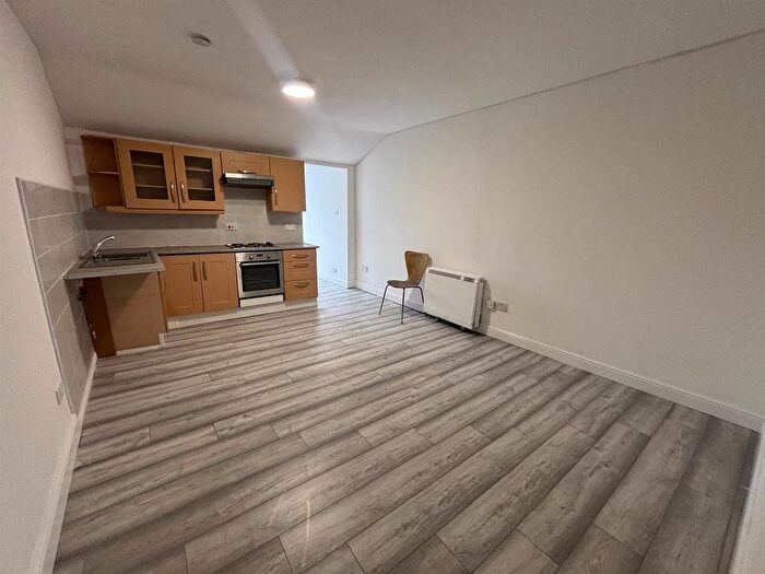 1 Bedroom Flat To Rent In Carters Green, West Bromwich, B70