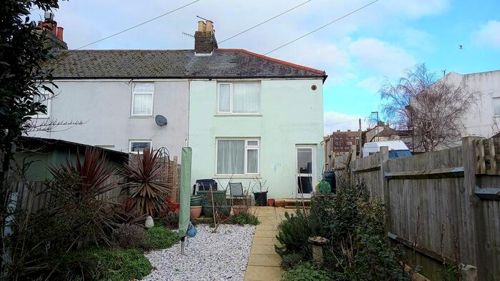 2 Bedroom Cottage To Rent In Middle Road, Hastings, TN35
