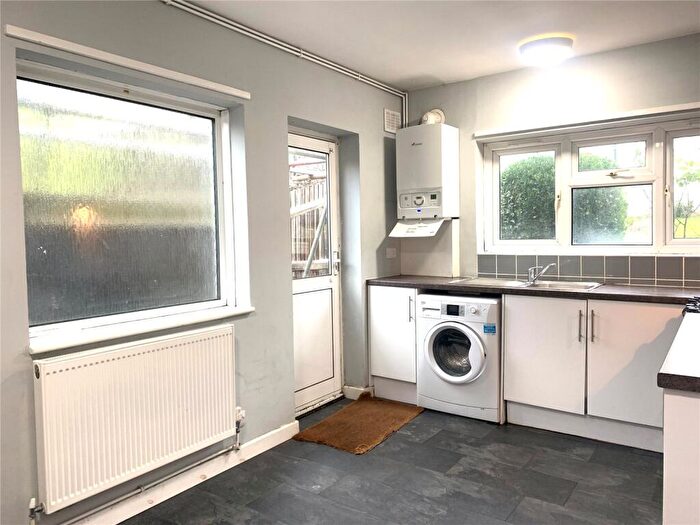 3 Bedroom Maisonette To Rent In Selsdon Road, South Croydon, Surrey, CR2