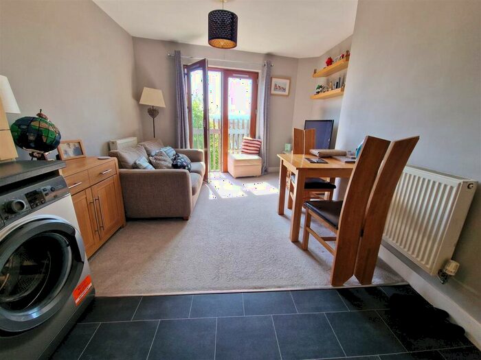 1 Bedroom Flat For Sale In Great Mead, Chippenham, SN15