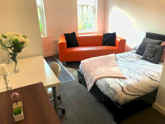 Studio To Rent In Quebec Street, Bradford BD1