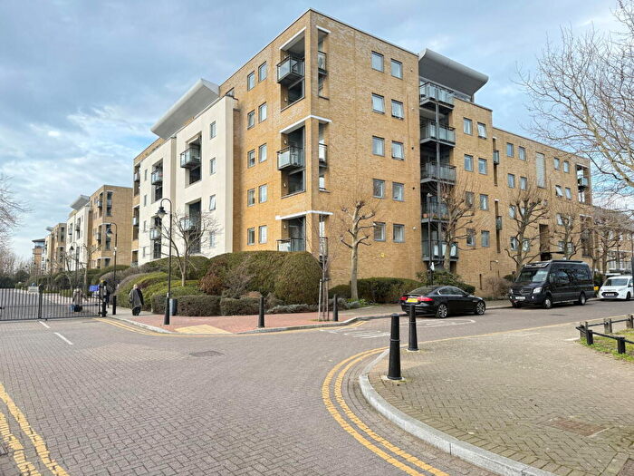 2 Bedroom Flat For Sale In Perry Court, Maritime Quay, London, E14