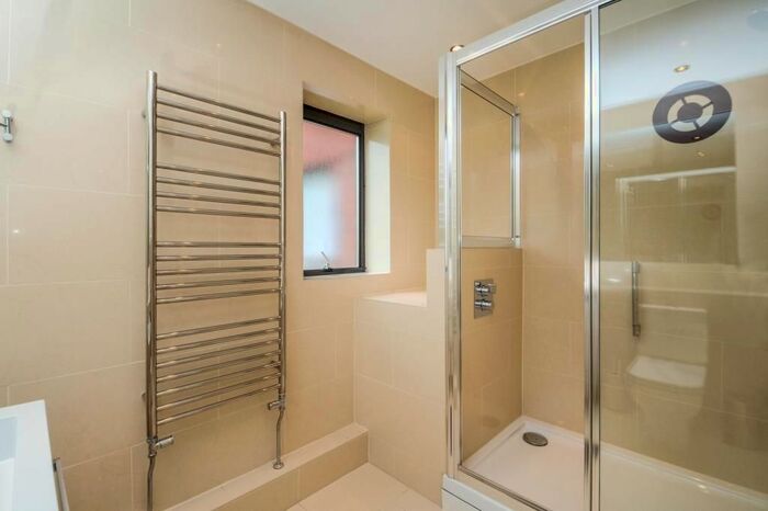 2 Bedroom Flat To Rent In Spencer Close, Finchley, N3