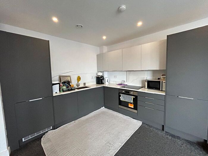 1 Bedroom Flat To Rent In Dominion Road, UB2