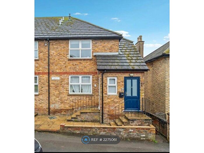 1 Bedroom Flat To Rent In Totteridge Road, High Wycombe, HP13