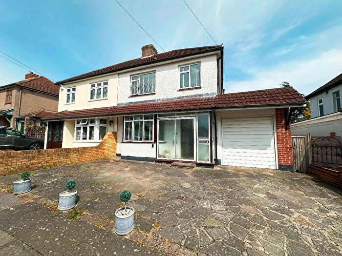 3 Bedroom Semi-Detached House For Sale In Woodstock Avenue, Romford, RM3