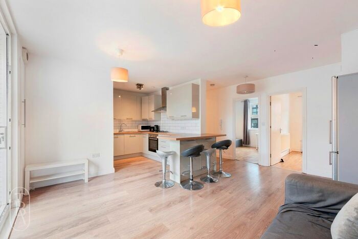 3 Bedroom Flat To Rent In St Leonards Street, London, E3