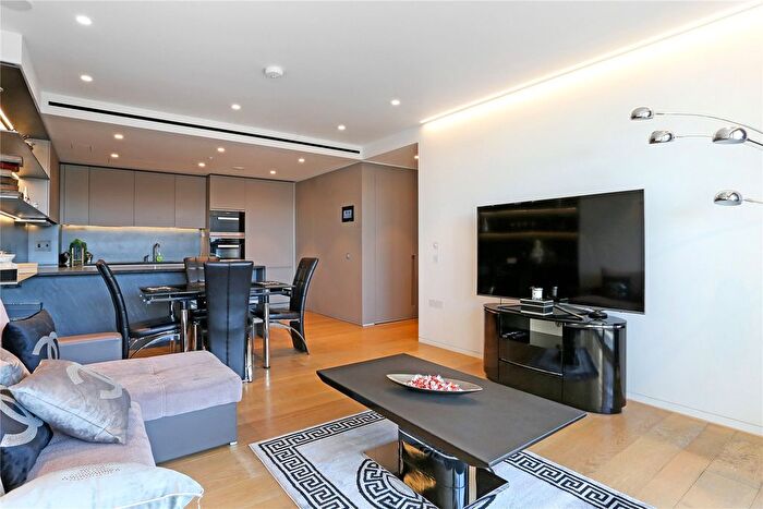 3 Bedroom Flat To Rent In Buckingham Palace Road, Victoria, SW1W