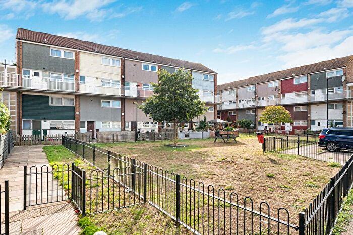 2 Bedroom Maisonette For Sale In Dendridge Close, Enfield, EN1