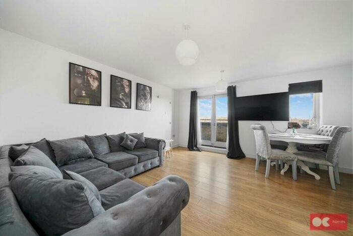 2 Bedroom Flat To Rent In Hogg Lane, Grays, RM17