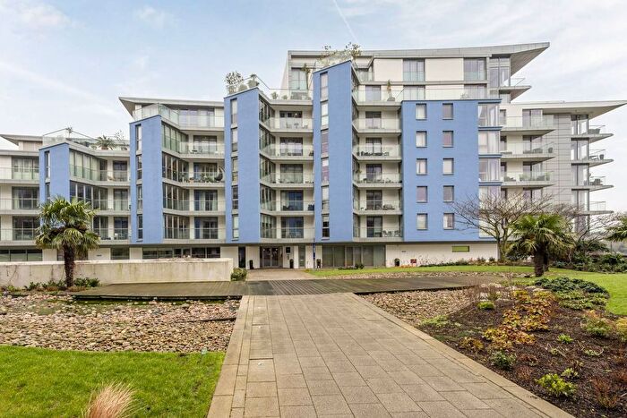 3 Bedroom Flat To Rent In Eastfields Avenue, Wandsworth, London, SW18