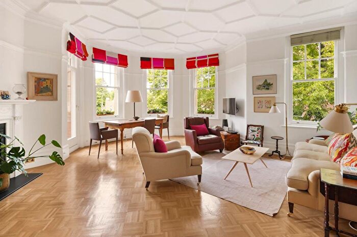 2 Bedroom Flat For Sale In Oakwood Court, London, W14