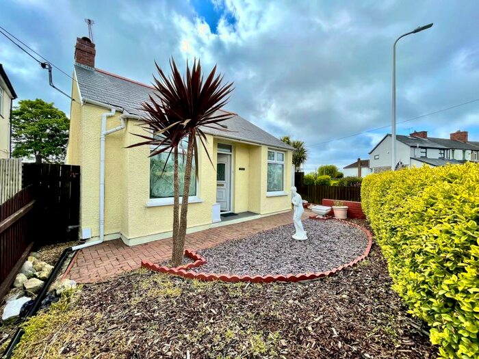 2 Bedroom Bungalow To Rent In Pencoedtre Road, Barry, CF63