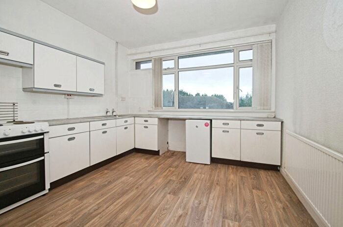 2 Bedroom Flat For Sale In Kennerleigh Road, Cardiff, CF3