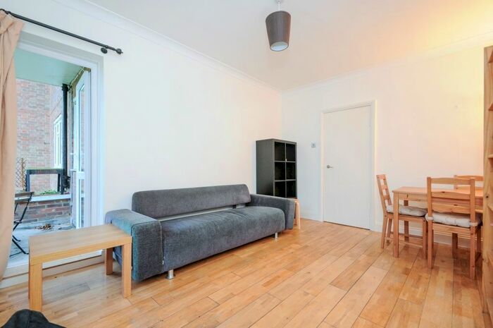1 Bedroom Flat To Rent In Broomhouse Lane, Fulham, London, SW6