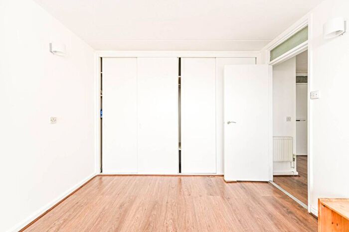 1 Bedroom Flat For Sale In Connor Court, Alfreda Street, Battersea, London, SW11
