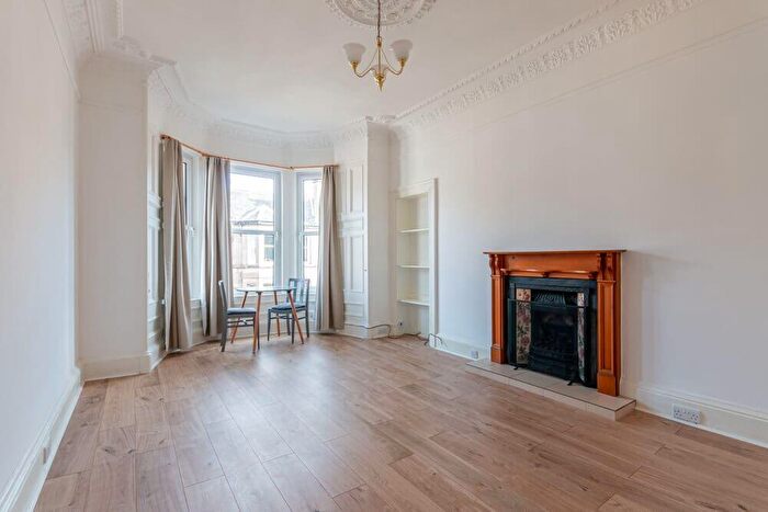 2 Bedroom Flat To Rent In L Mertoun Place, Edinburgh, EH11