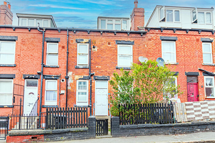 2 Bedroom Terraced House For Sale In Bayswater Mount, Leeds, LS8