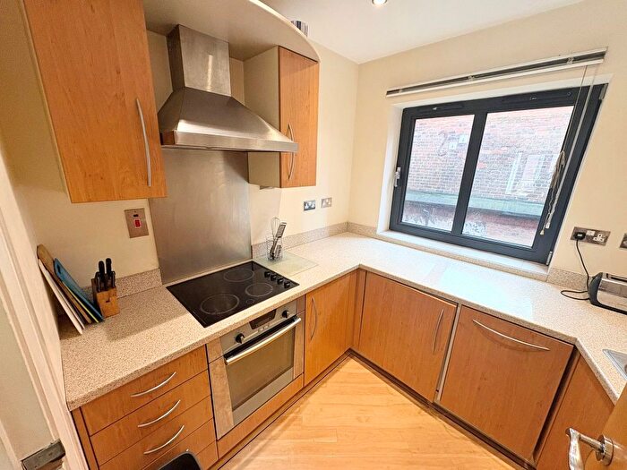 2 Bedroom Flat To Rent In Newhall Court, Birmingham, B3