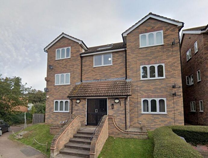 2 Bedroom Flat To Rent In The Lindens, Towcester, NN12