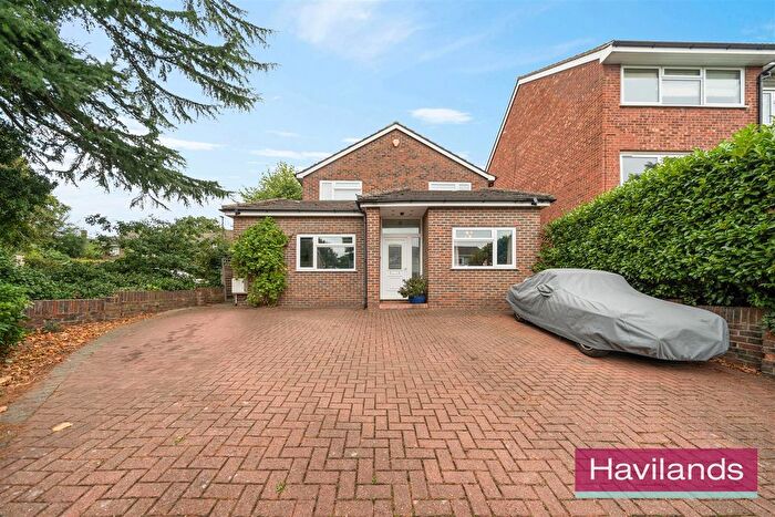 4 Bedroom Detached House For Sale In Bycullah Road, Enfield, EN2