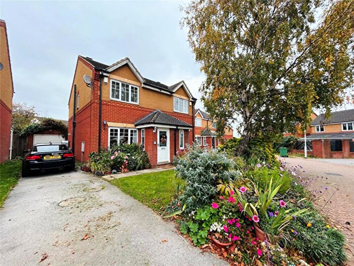 2 Bedroom House For Sale In Burghley Mews, Leeds, West Yorkshire, LS10