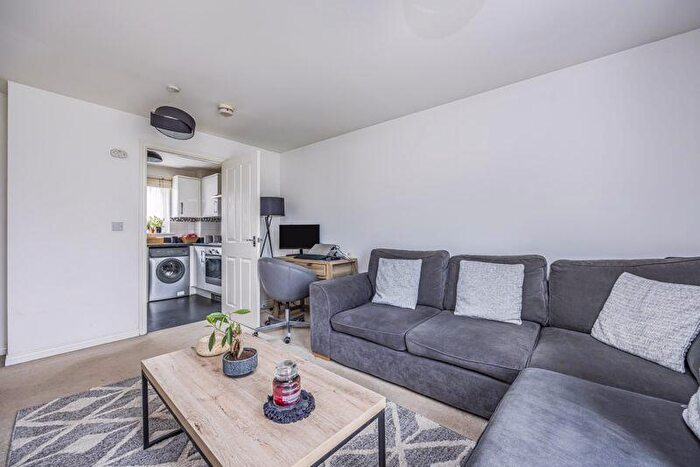 2 Bedroom Apartment To Rent In Tudor Crescent, Cosham, PO6