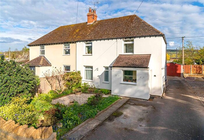3 Bedroom Semi Detached House For Sale In Cheltenham Road, Broadway, Worcestershire, WR12