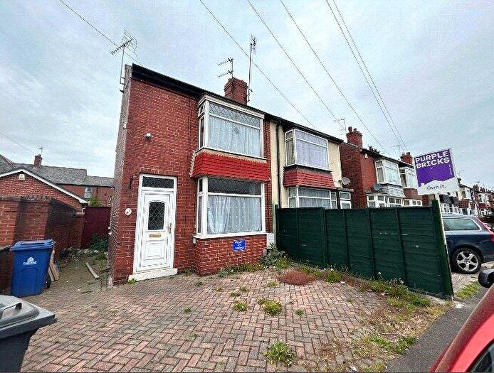 3 Bedroom Semi-Detached House To Rent In Grove Avenue, Doncaster, South Yorkshire, DN5