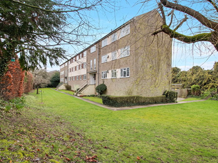 2 Bedroom Apartment To Rent In Old Bath Road, Newbury, RG14