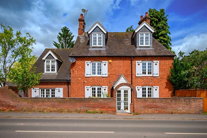 4 Bedroom Detached House For Sale In Kelsey Lane, Balsall Common, Coventry, CV7