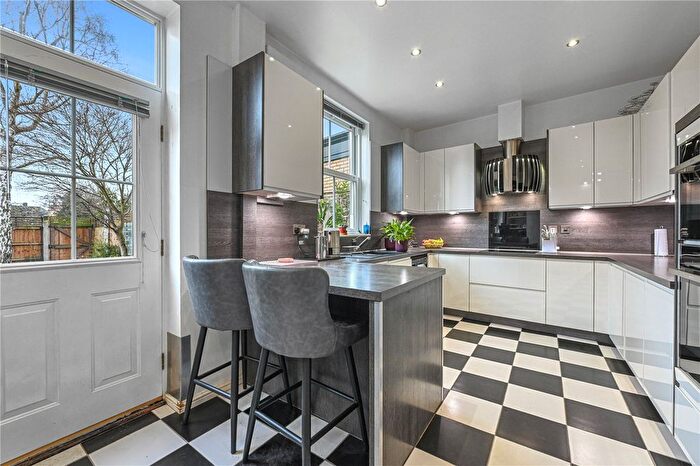 4 Bedroom Terraced House For Sale In Windley Tye, Chelmsford, Essex, CM1