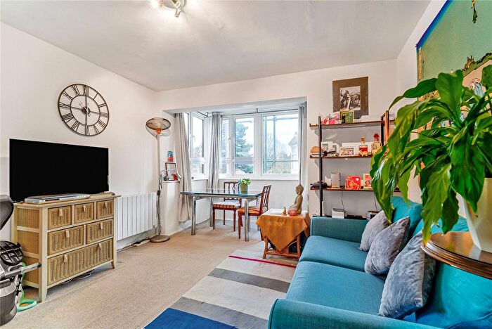 1 Bedroom Flat For Sale In Pendle Road, Furzedown, SW16