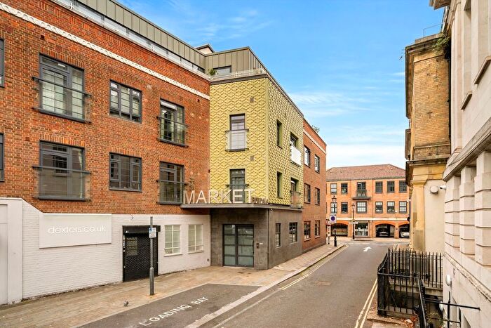 1 Bedroom Flat For Sale In Market Place, Brentford, TW8