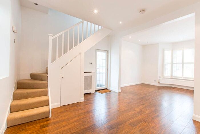 2 Bedroom Cottage To Rent In East End Road, East Finchley, London, N2