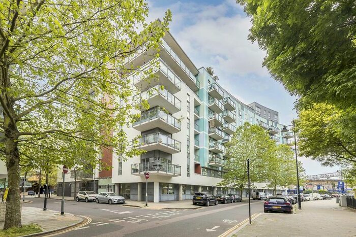 3 Bedroom Flat To Rent In Sun Passage, London, SE16