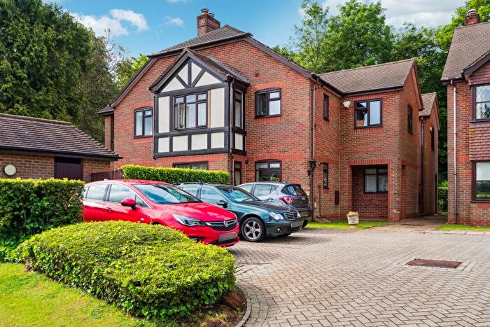 2 Bedroom Apartment For Sale In Long Park, Chesham Bois, Amersham, HP6
