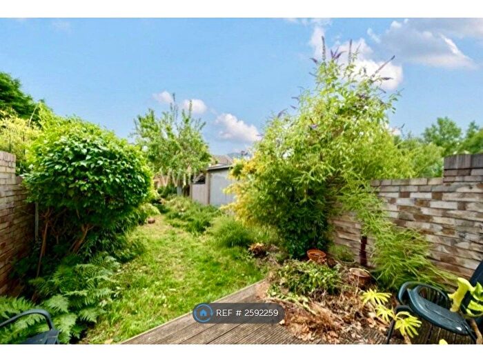 3 Bedroom Terraced House To Rent In Stanley Road, London, N11