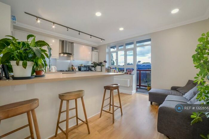 4 Bedroom Flat To Rent In Barloch House, London, SW11