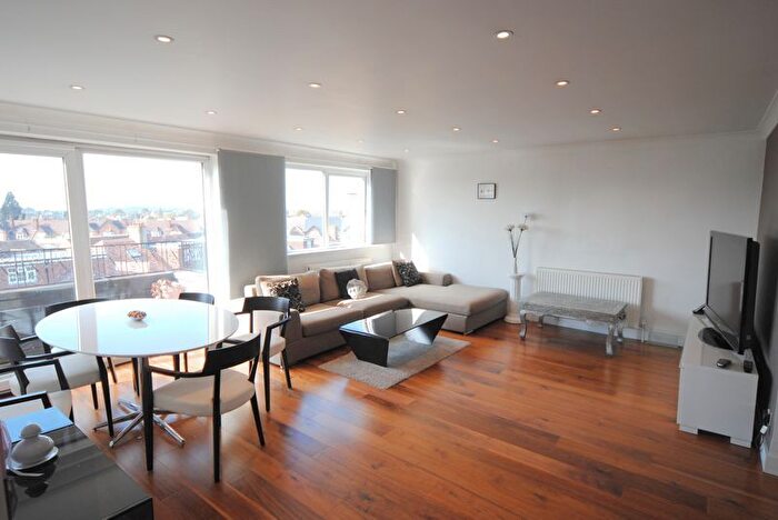 3 Bedroom Flat To Rent In Temple Fortune Lane, London, NW11