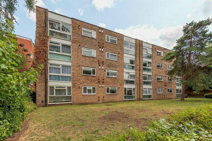 2 Bedroom Flat To Rent In Grosvenor Road, Wanstead, E11