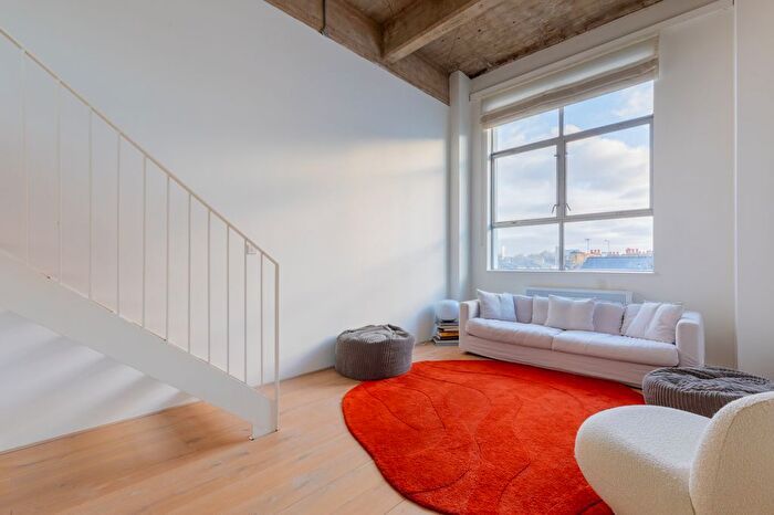 1 Bedroom Flat To Rent In King Edward's Road, London, E9