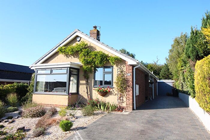 3 Bedroom Detached Bungalow For Sale In Sandgate Drive, Kippax, Leeds, LS25