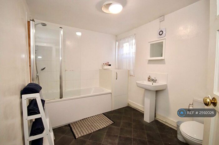 2 Bedroom Flat To Rent In Burgate, Canterbury, CT1