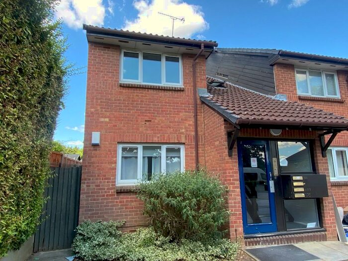 1 Bedroom Flat To Rent In Colebrook Lane, Loughton, Essex, IG10